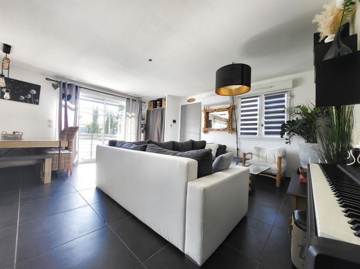 Image No.3-5 Bed House for sale