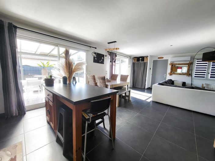 Image No.5-5 Bed House for sale