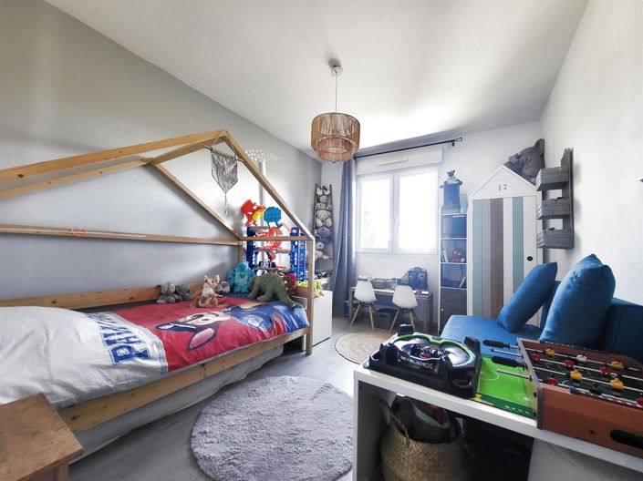 Image No.8-5 Bed House for sale