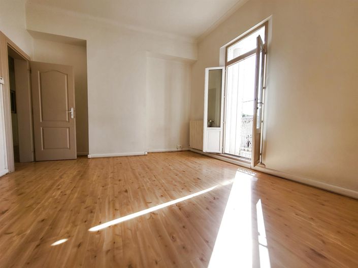 Image No.12-6 Bed House for sale