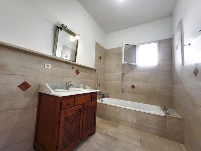 Image No.15-6 Bed House for sale