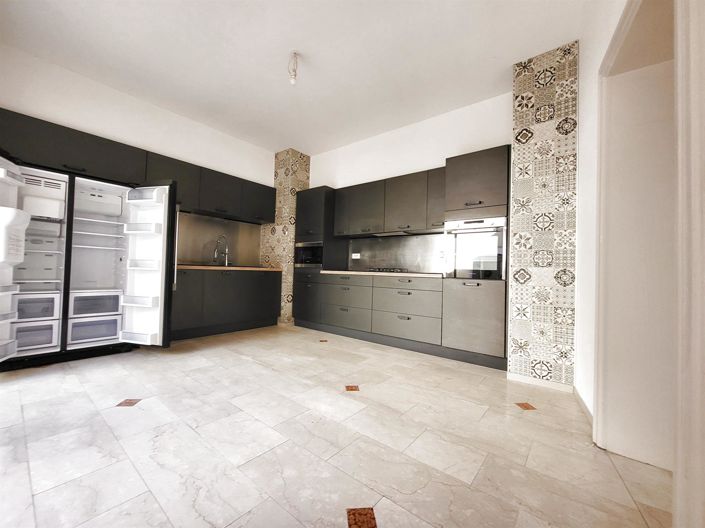 Image No.5-6 Bed House for sale