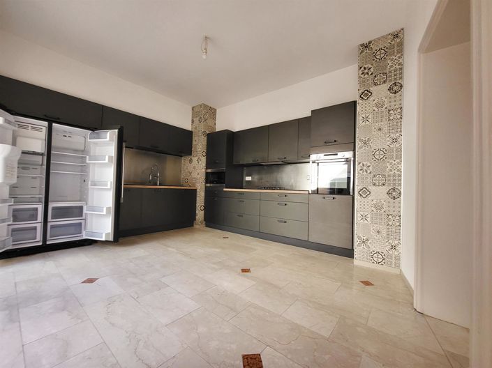 Image No.6-6 Bed House for sale