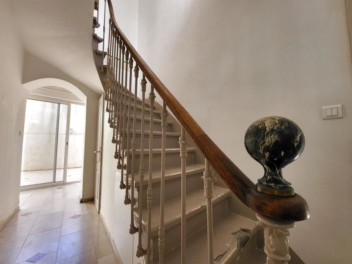 Image No.8-6 Bed House for sale