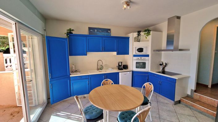 Image No.11-3 Bed House for sale