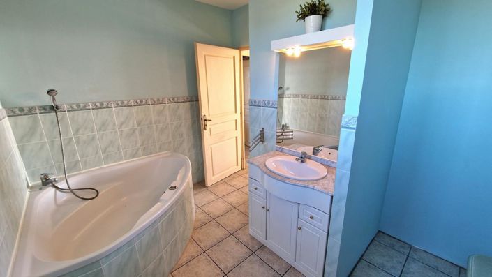 Image No.24-3 Bed House for sale