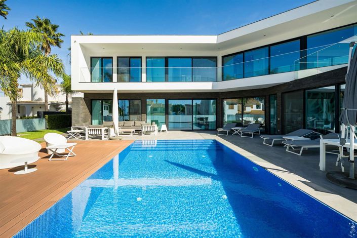 Image No.1-4 Bed House for sale