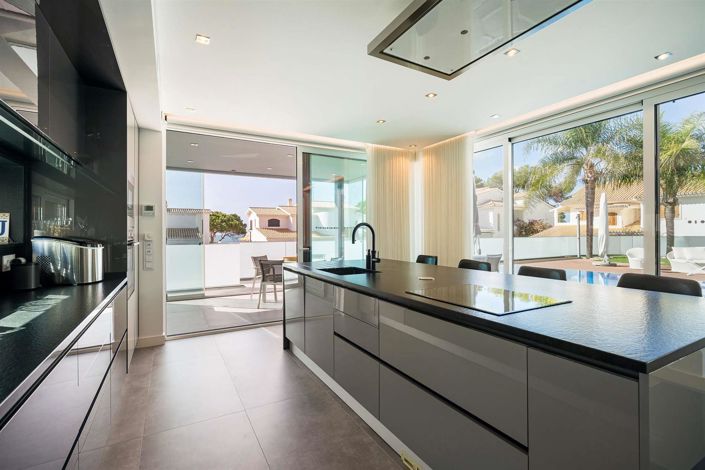 Image No.11-4 Bed House for sale