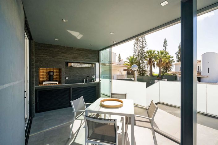 Image No.12-4 Bed House for sale