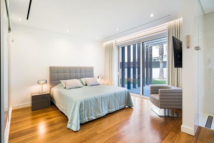 Image No.17-4 Bed House for sale