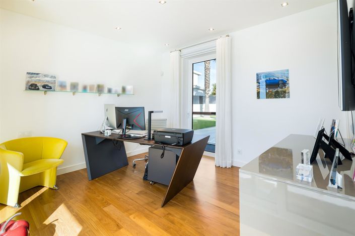 Image No.20-4 Bed House for sale