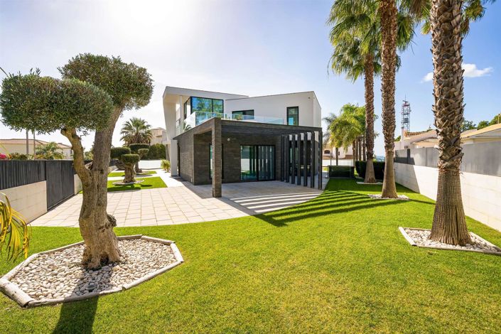 Image No.5-4 Bed House for sale