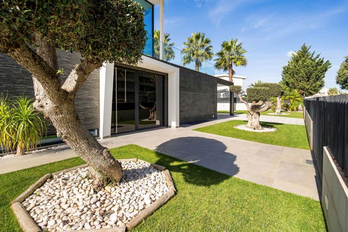 Image No.6-4 Bed House for sale