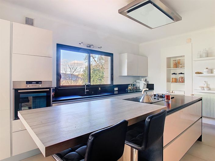 Image No.13-6 Bed House for sale