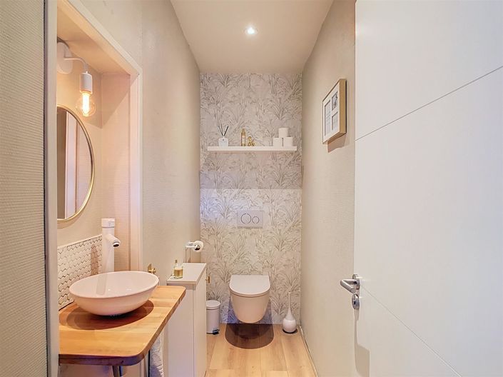 Image No.17-6 Bed House for sale