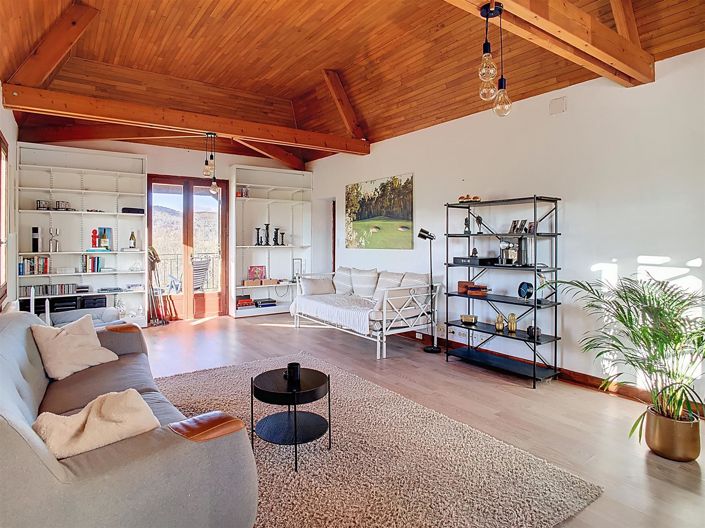 Image No.21-6 Bed House for sale