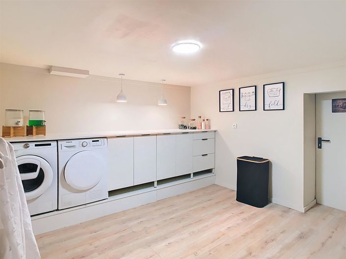 Image No.24-6 Bed House for sale