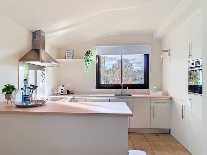 Image No.31-6 Bed House for sale