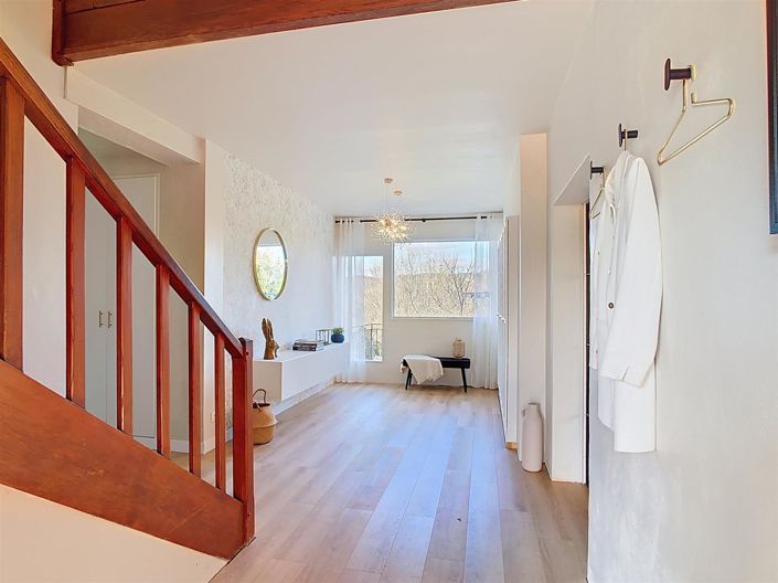 Image No.5-6 Bed House for sale