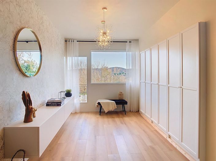 Image No.6-6 Bed House for sale