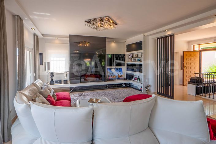 Image No.12-3 Bed House for sale