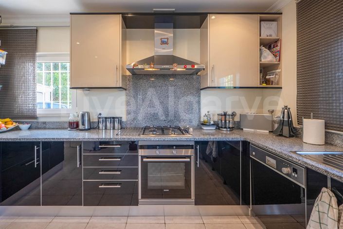 Image No.14-3 Bed House for sale