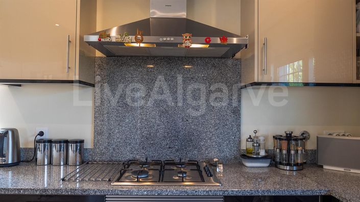 Image No.15-3 Bed House for sale