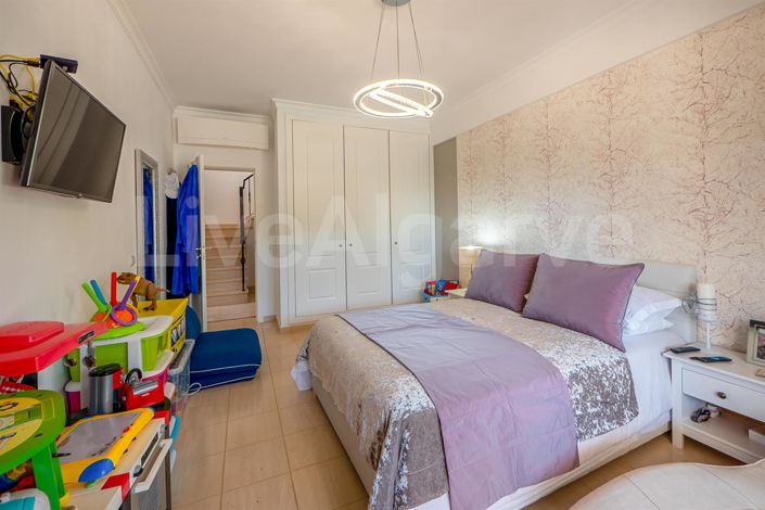 Image No.18-3 Bed House for sale