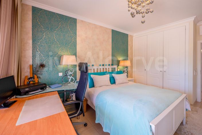 Image No.21-3 Bed House for sale