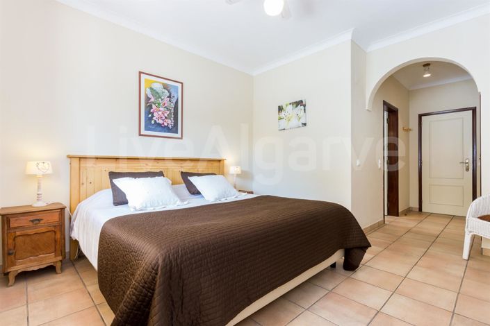 Image No.15-4 Bed House for sale