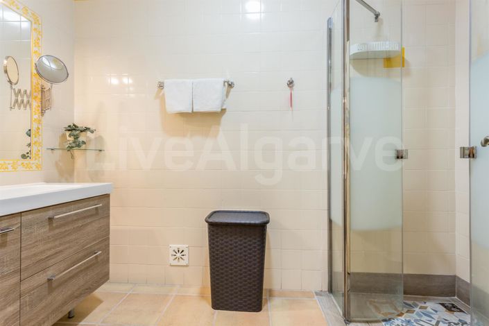 Image No.16-4 Bed House for sale