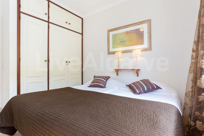 Image No.22-4 Bed House for sale