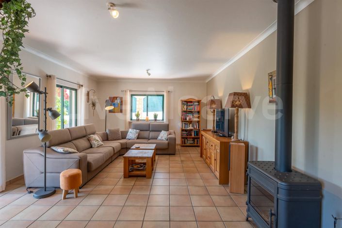 Image No.6-4 Bed House for sale