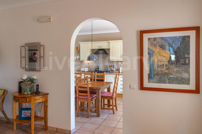 Image No.8-4 Bed House for sale