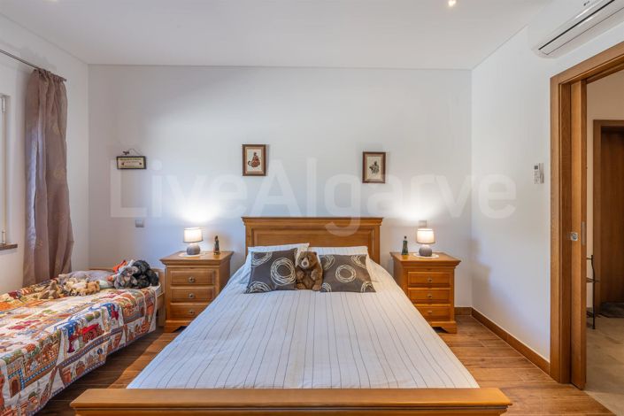 Image No.17-4 Bed House for sale