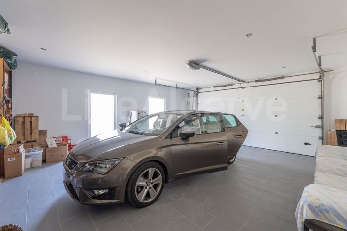 Image No.35-4 Bed House for sale