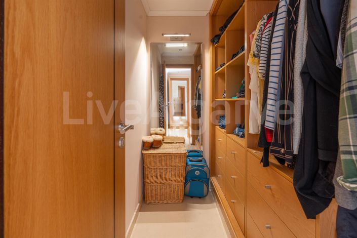 Image No.34-4 Bed House for sale