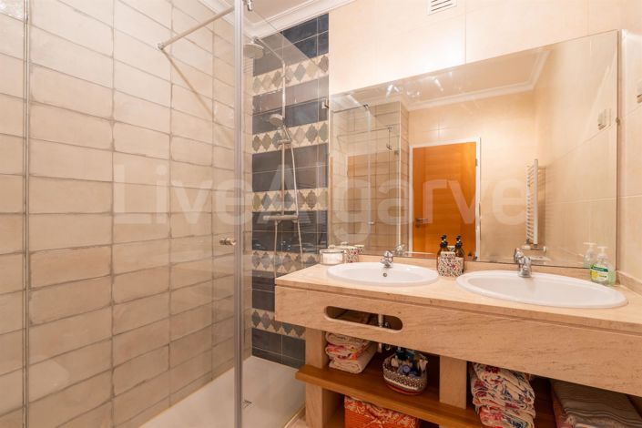 Image No.30-4 Bed Apartment for sale