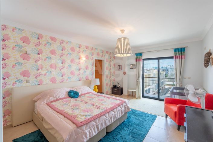 Image No.38-4 Bed Apartment for sale