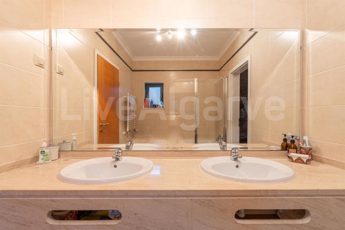 Image No.40-4 Bed Apartment for sale