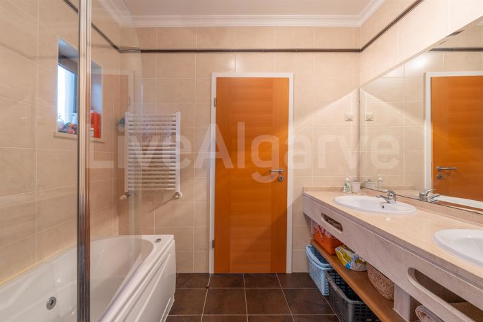 Image No.41-4 Bed Apartment for sale