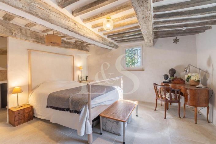 Image No.11-6 Bed House for sale