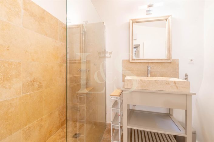 Image No.17-6 Bed House for sale