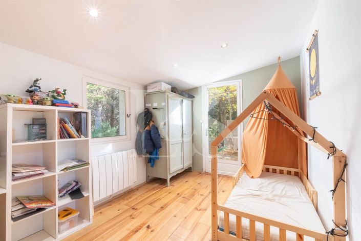 Image No.20-6 Bed House for sale