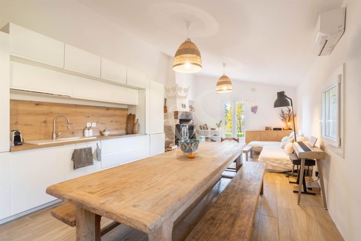 Image No.9-6 Bed House for sale