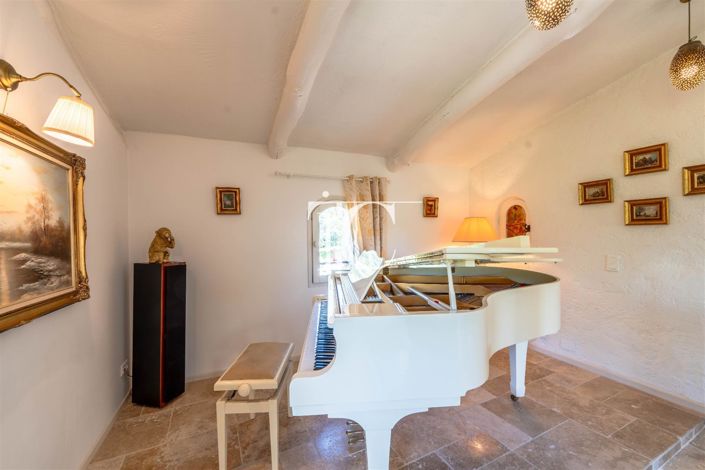 Image No.14-5 Bed House for sale