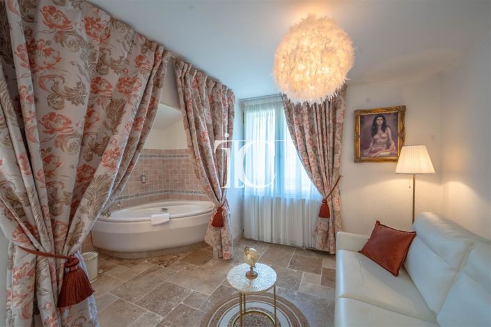 Image No.22-5 Bed House for sale