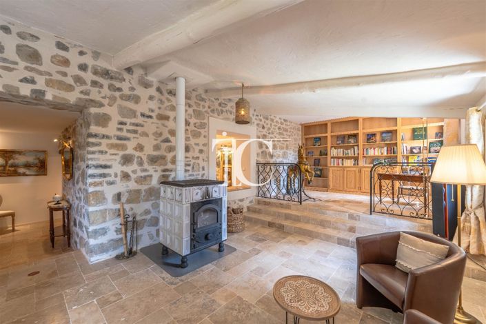 Image No.9-5 Bed House for sale