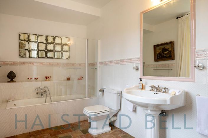 Image No.19-11 Bed House for sale