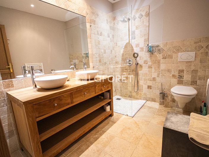 Image No.9-5 Bed House for sale